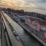 Entire And Charming Flat On Navigli In Milan