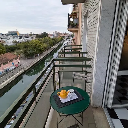 Entire And Charming Flat On Navigli In Milano